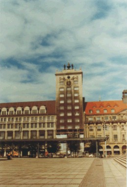 Krochhochhaus am Augustusplatz, mit frnkischem Muschelkalk verkleidet