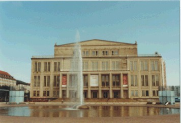 Opernhaus, mit Cottaer und Postaer Sandstein verkleidet